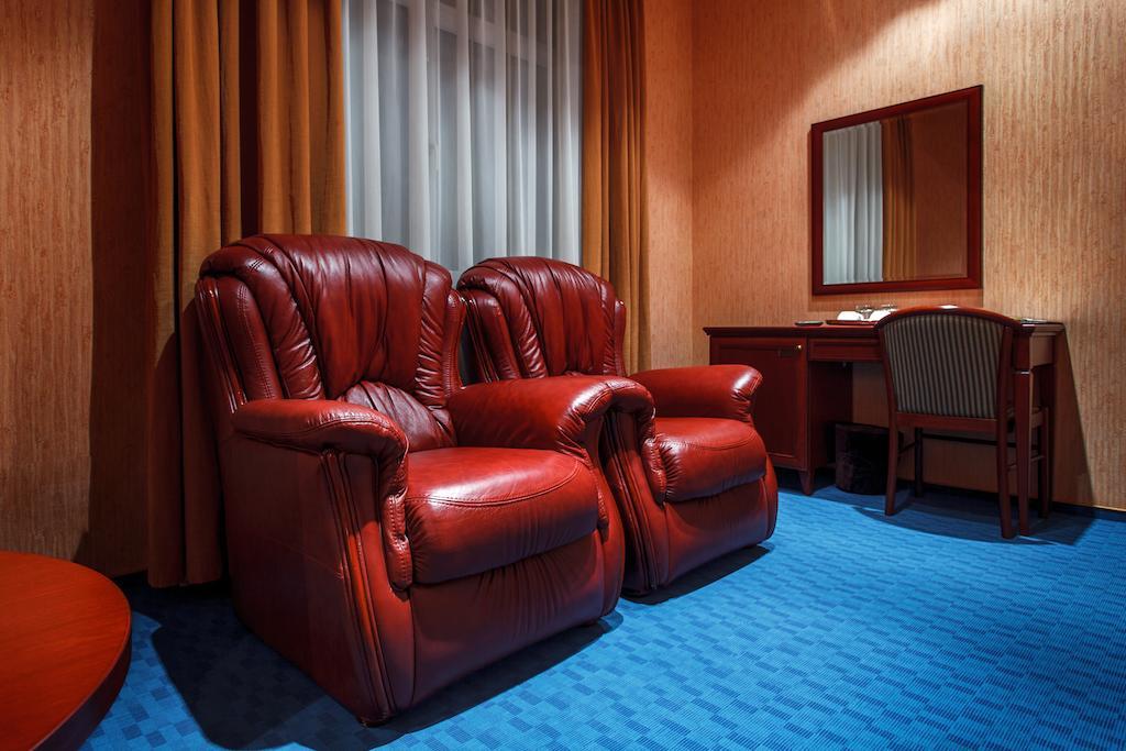Victoria Hotel Kharkiv Bagian luar foto