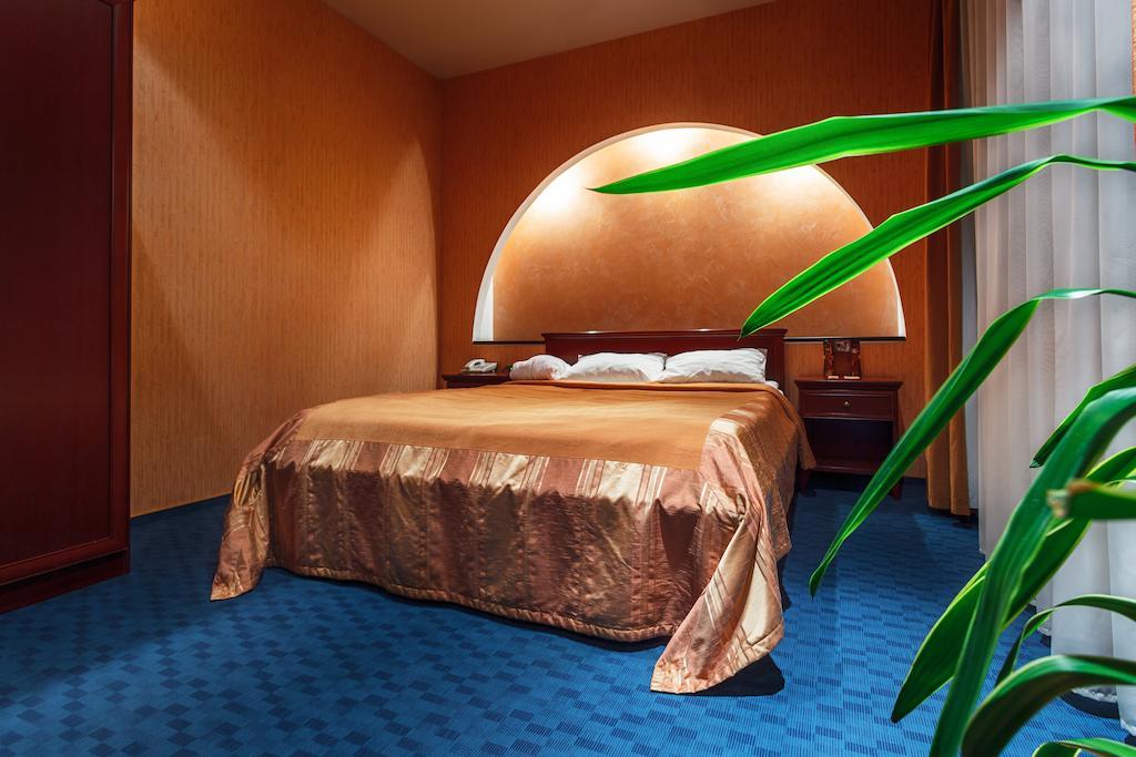 Victoria Hotel Kharkiv Ruang foto