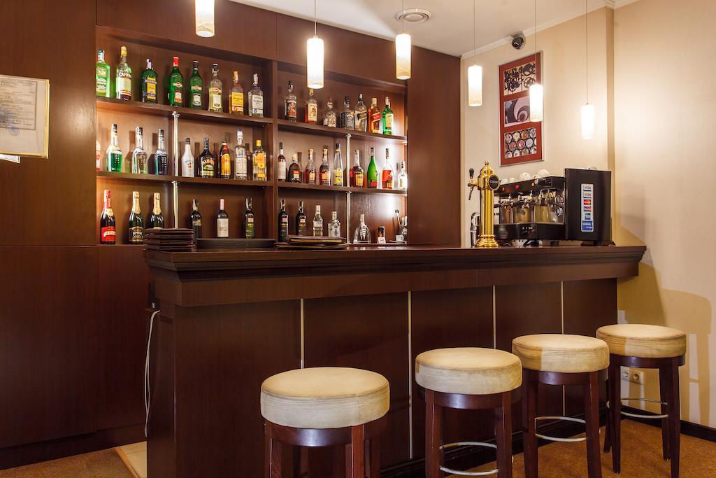 Victoria Hotel Kharkiv Bagian luar foto