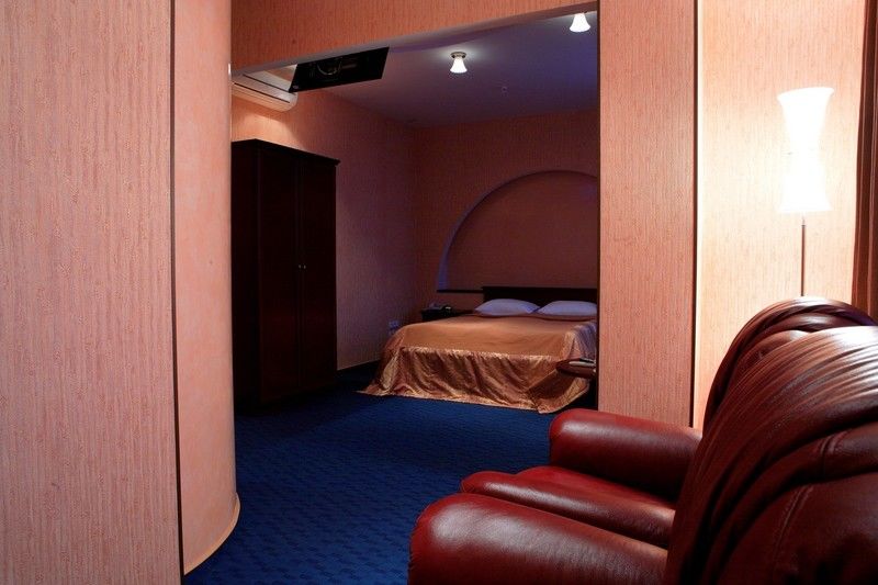 Victoria Hotel Kharkiv Bagian luar foto