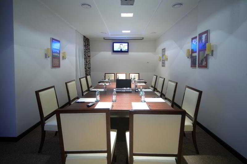 Victoria Hotel Kharkiv Bagian luar foto