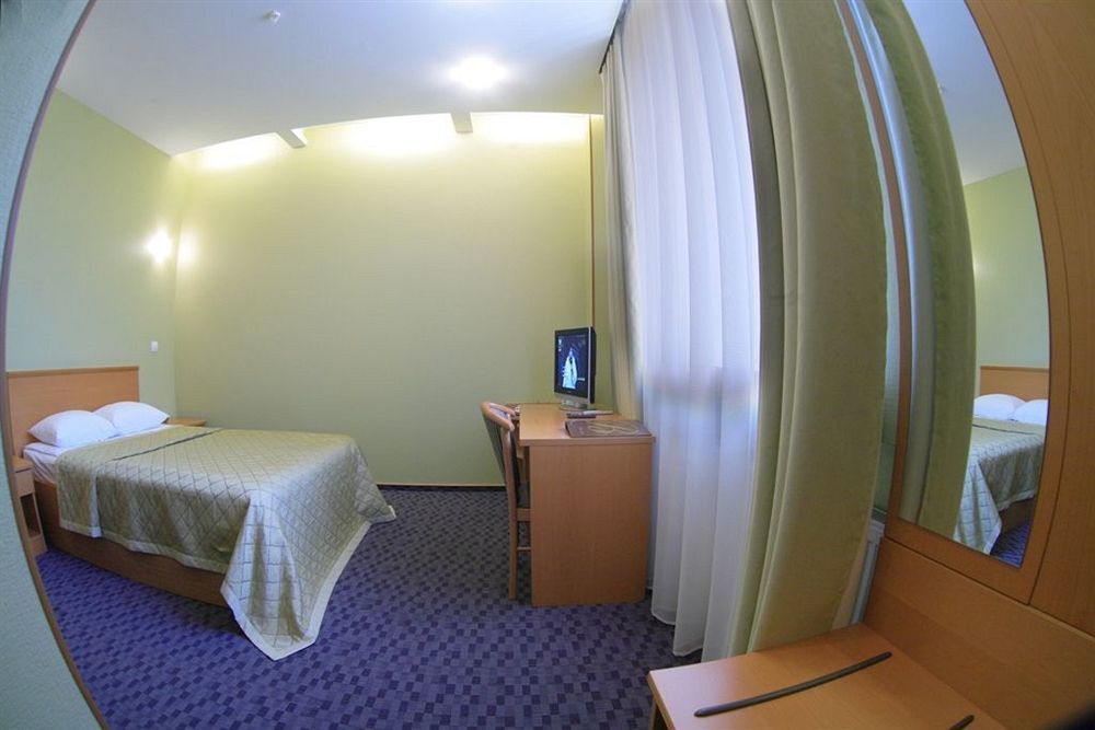 Victoria Hotel Kharkiv Bagian luar foto