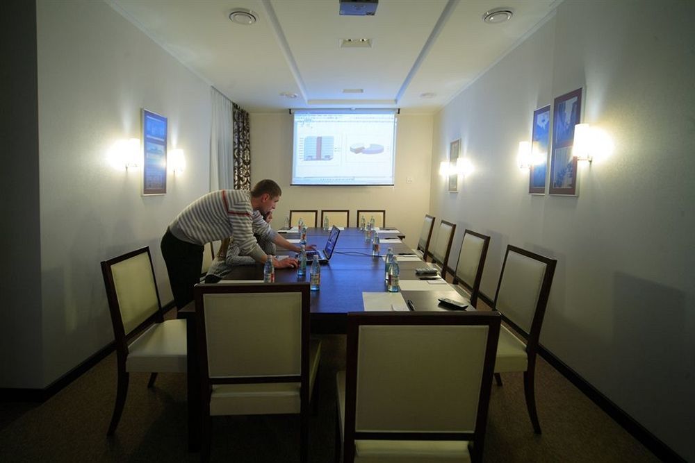 Victoria Hotel Kharkiv Bagian luar foto