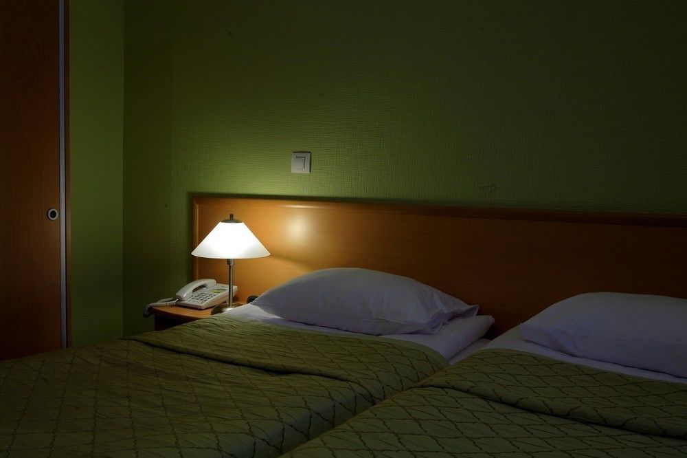Victoria Hotel Kharkiv Bagian luar foto